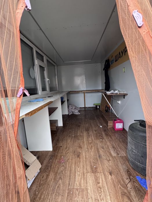 Торговий павільйон. Вагон торговий для шаурми або будь чого іншого