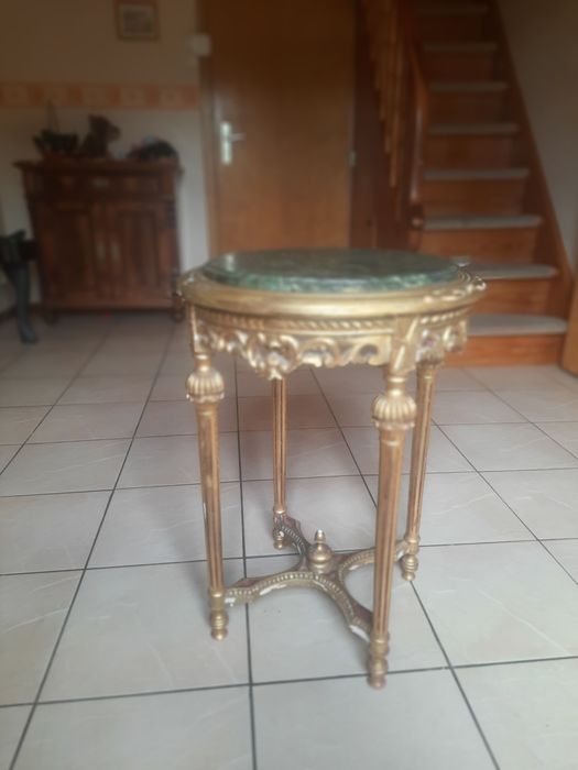 Столик (антикварный)