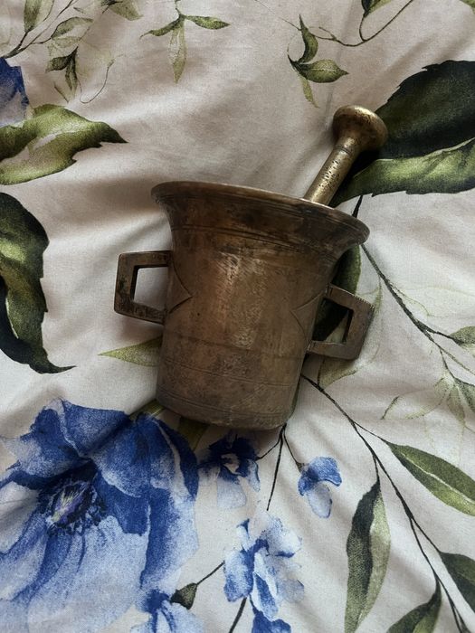 Bardzo stary mozdzierz z tluczkiem z mosiadzu