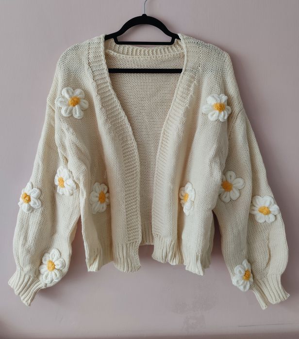 Sweter z kwiatkami 3D