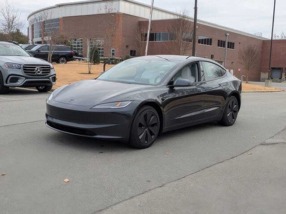Tesla Model 3      2024