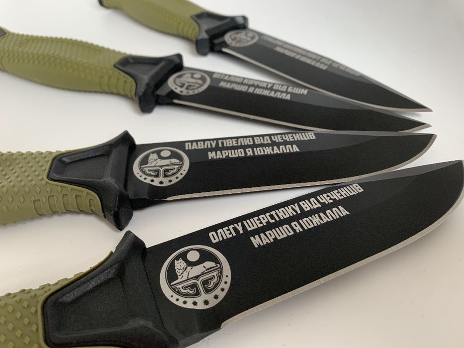 Тактичный нож для военного с гравировкой эмблемы