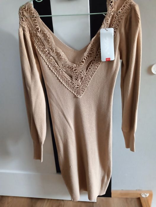 Nowa z metką dopasowana sukienka