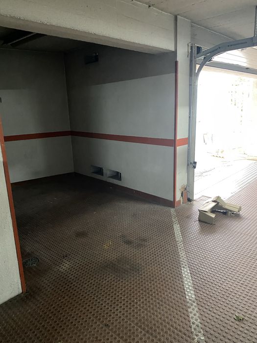 Garagem (para carros pequenos/motas)  Cascais centro