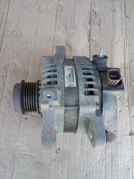 Toyota verso silnik 1,6 1,8 alternator valvematic  09-15