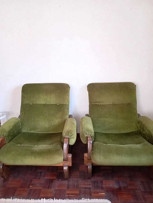 Sofás de Veludo Verde com Base em Madeira Maciça