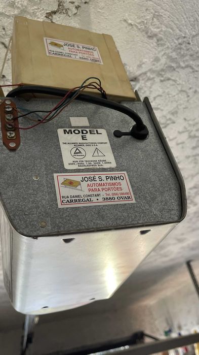 Motor para Portão Basculante + Calhas – A Funcionar