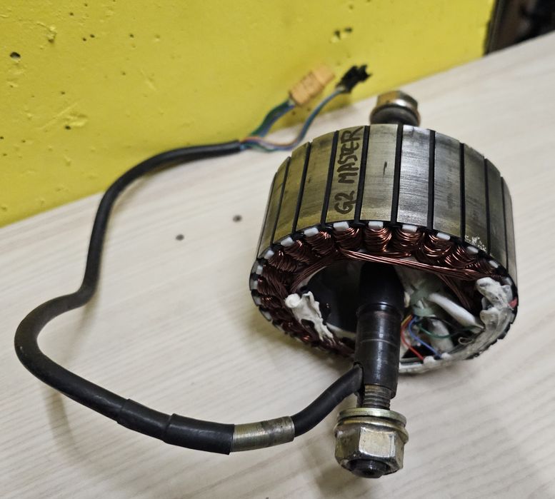 Stojan silnik G2 Master KuKirin z kablem