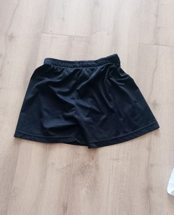 Krótkie sportowe spodenki rozmiar