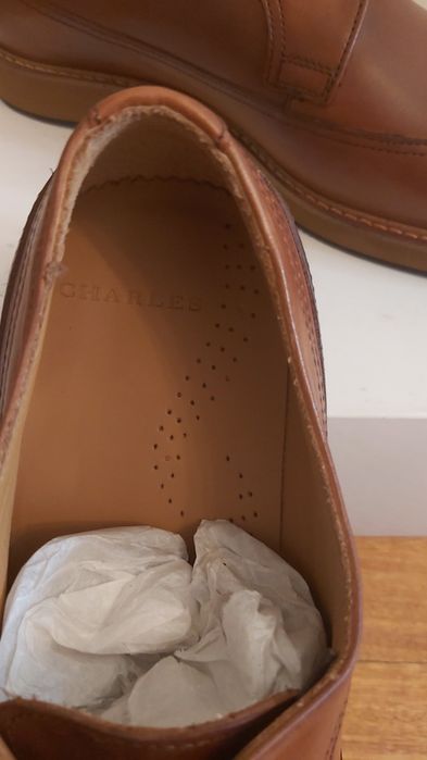 Sapatos  novos de marca originais