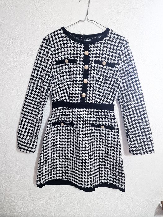 Elegancka sukienka w pepitkę  czarno biała  jesienna do biura