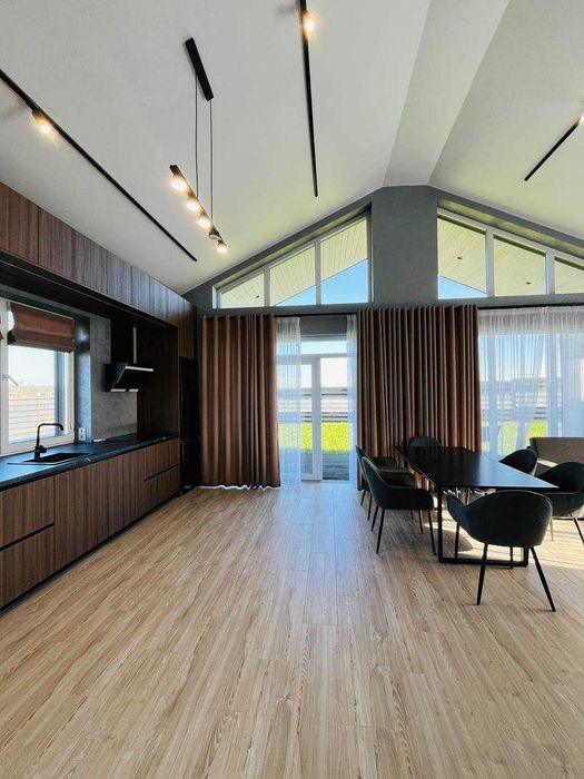 Продаж котеджу з ремонтом поблизу Івано-Франківська