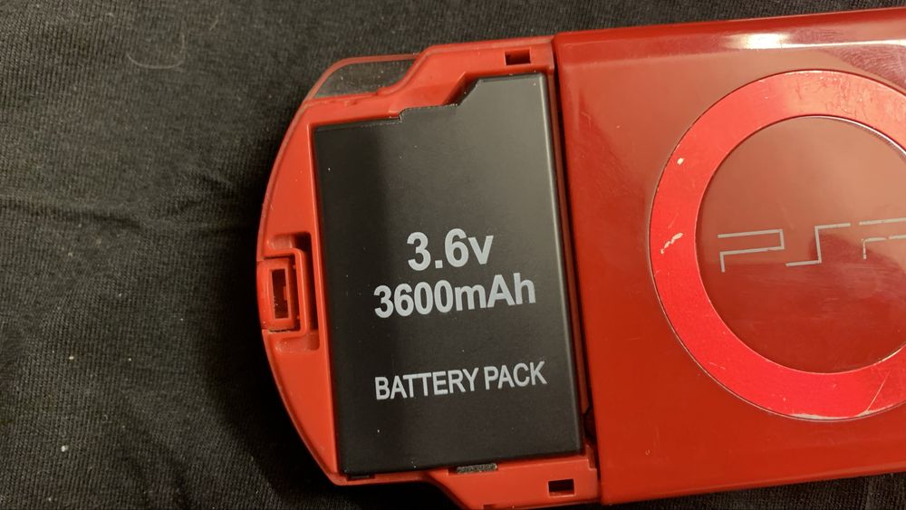 Продам PSP-2000 (Red)