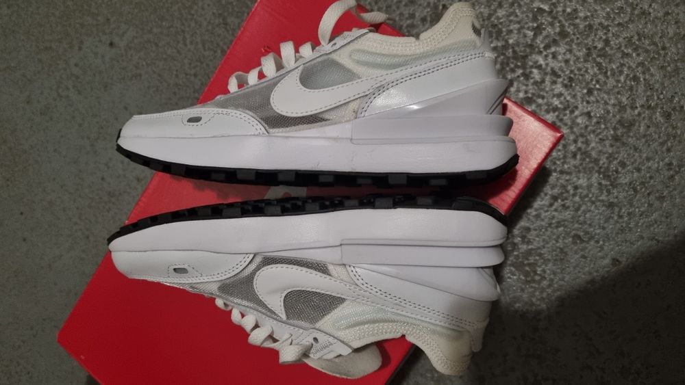 VENDO Sapatilhas Nike Waffle One NOVAS