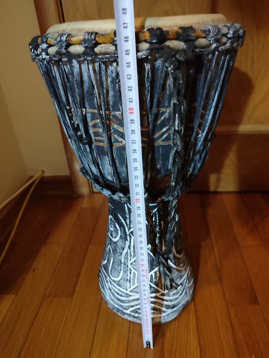 Djembe de 47 x 23 cm em excelente estado.