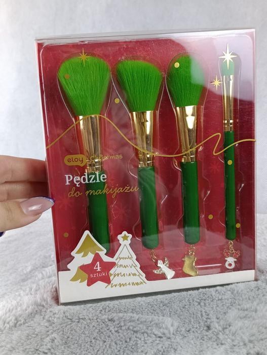 Zestaw pędzli do makijażu 4 sztuki świąteczne nowe