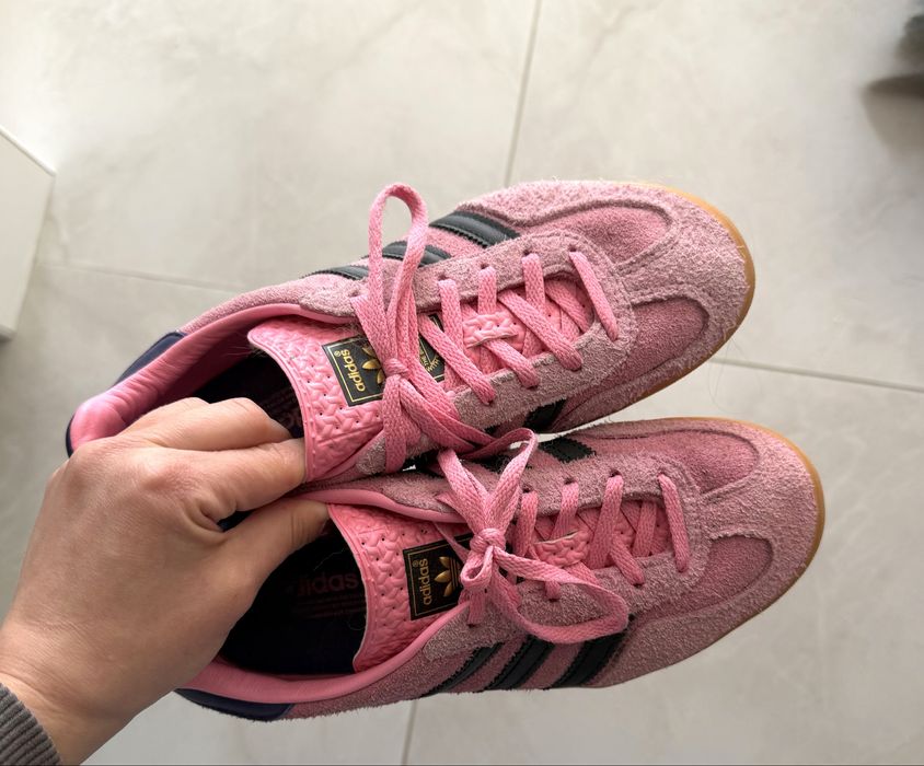 Женские кроссовки ADIDAS