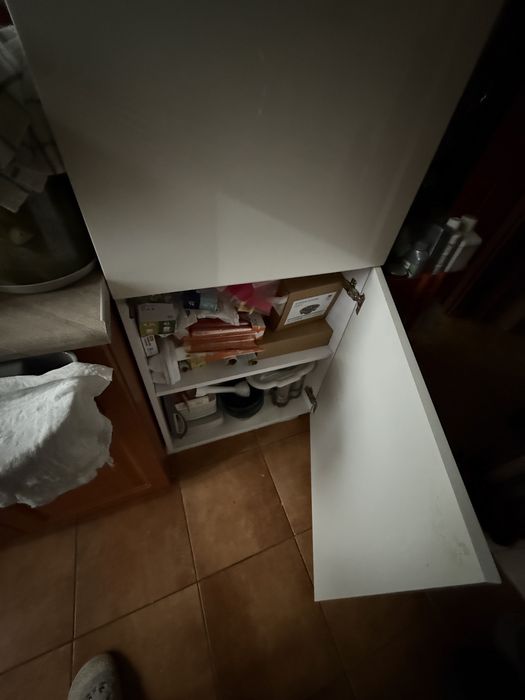 Słupek bialy z polyskiem przód, boki matowe