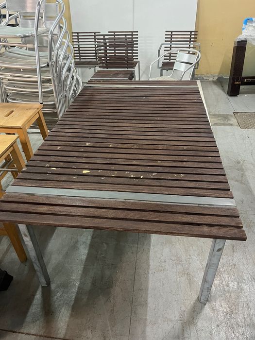 Conjunto mesa + 6 cadeiras em madeira e inox