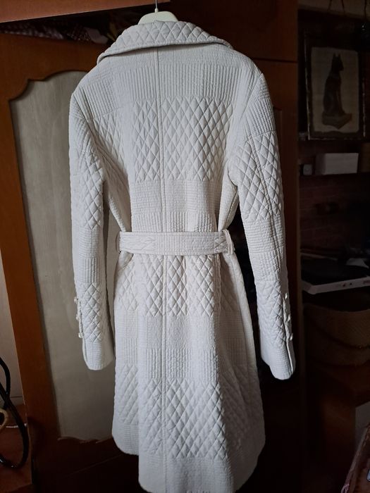 Стильне плащ-пальто стьогане, синтепон, підкладка, з кишенями в ідеал.