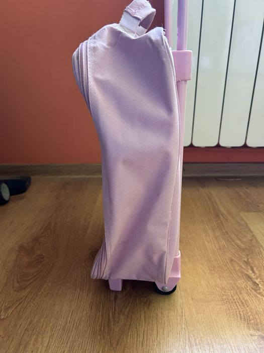 Mała różowa walizka na kółkach dla dzieci z księżniczką