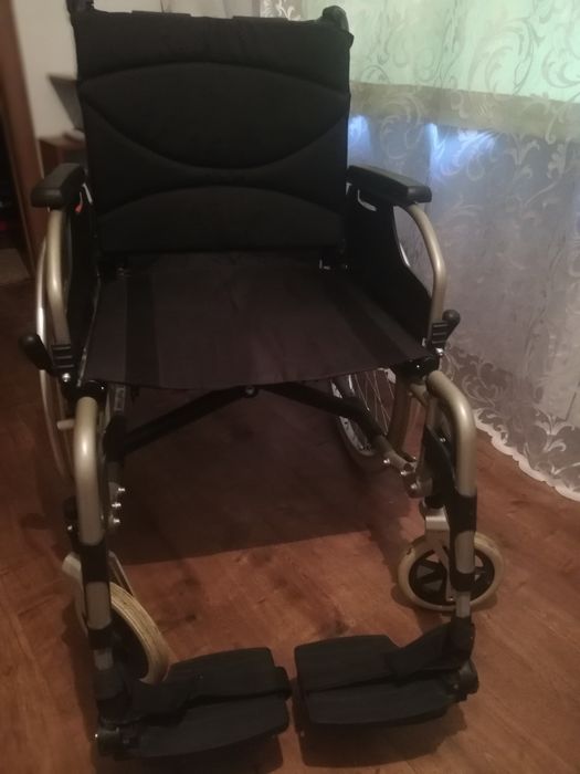 Візок для людей з обмеженими рухами.