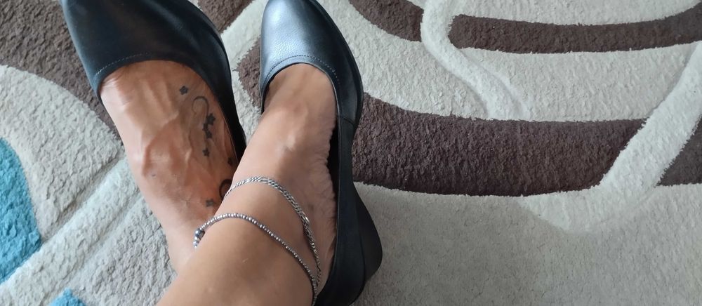 Buty czarne na koturnie