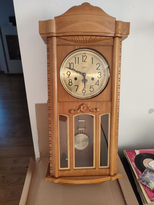Zegar mechaniczny marki Adler
