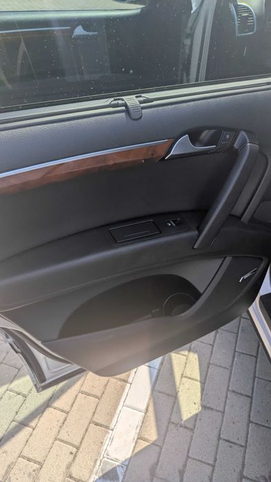 Продам  Audi Q7.