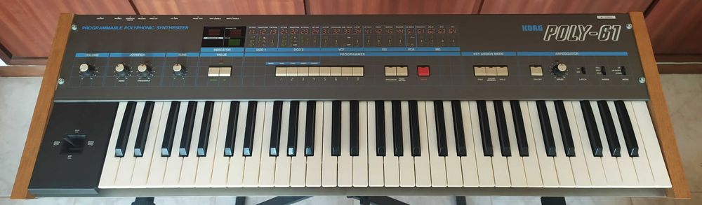 Korg Poly 61 (1982) - vintage synth analógico programável *SERVICED*
