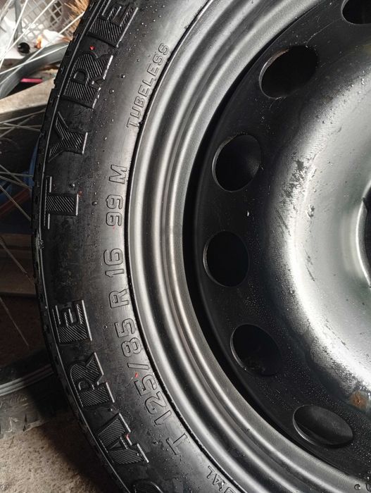 Докатка запаска на легковий автомобіль