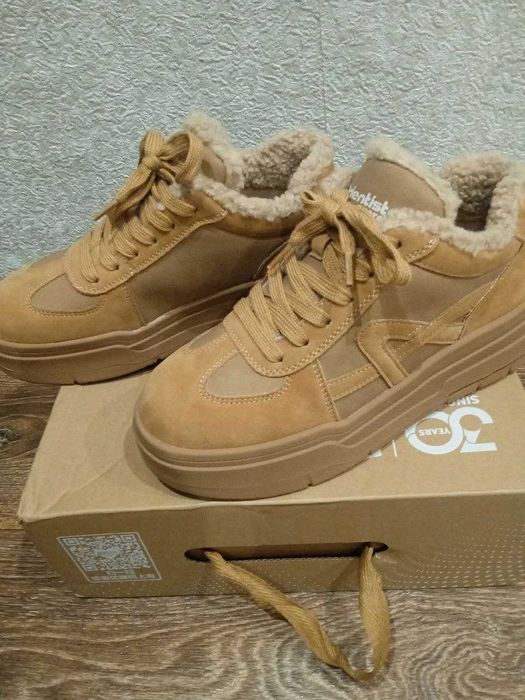 Кросівки зимові жіночі 38 розмір 24 см