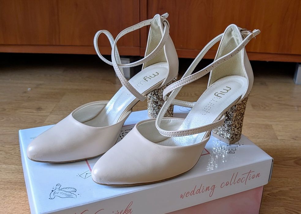 Skórzane buty My Wish – nowe, kremowe ze złotym akcentem