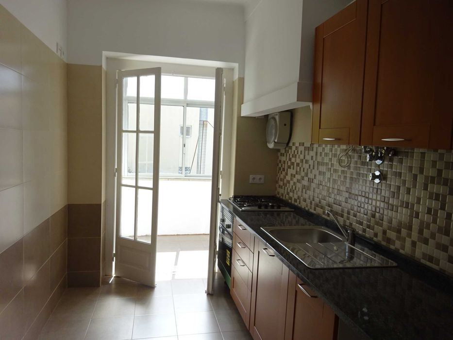 Quarto junto à estação Roma - Areeiro