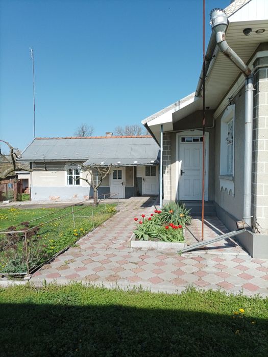 Продаж цегляного будинку.