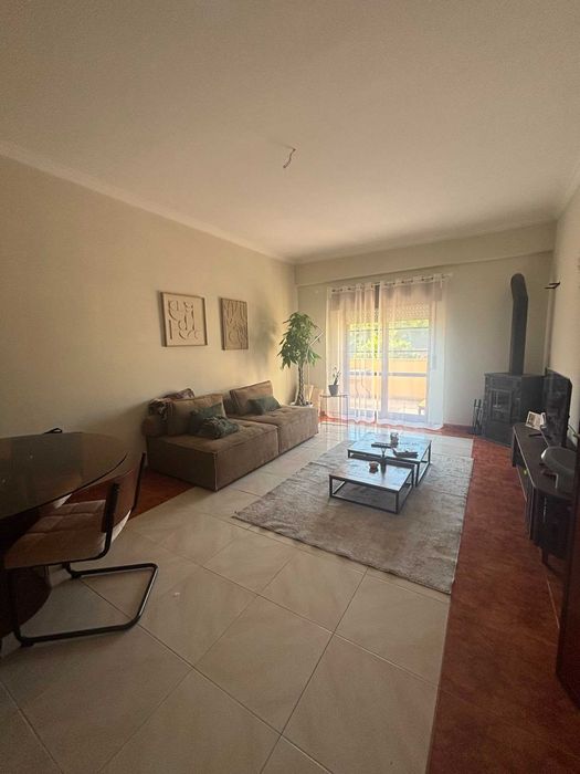 Arrendo  Apartamento T2 com Terraço e Garagem - Casal do Chapim - Odivelas