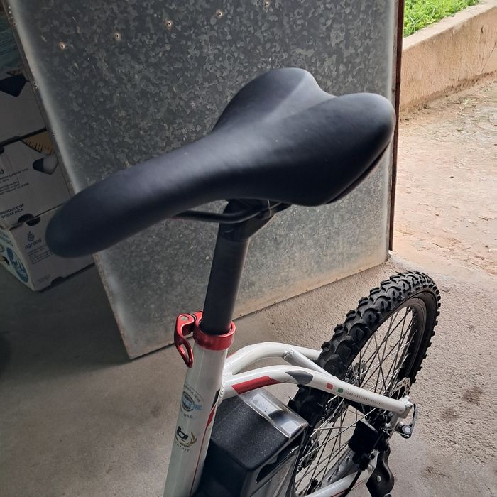 Bicicleta eléctrica Bom estado