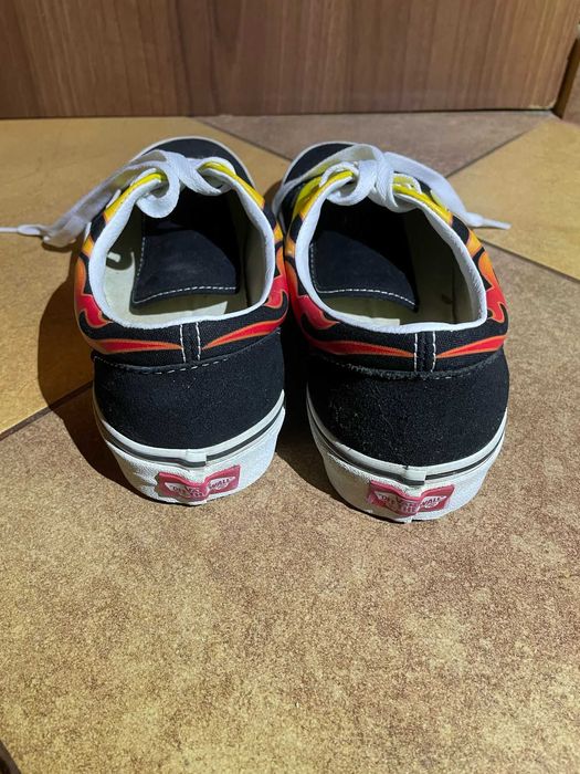 VANS 38,5 z ogniem