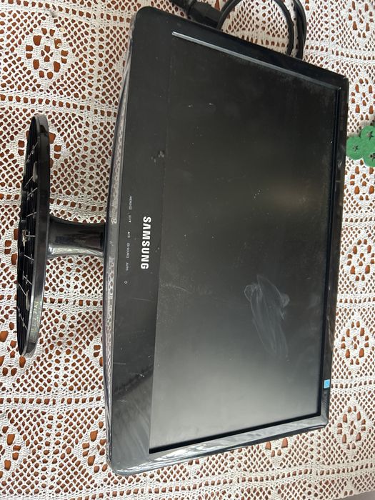 Monitor Samsung 45x30cm