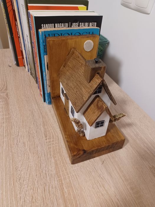 Suporte para livros artesanal em madeira maciça