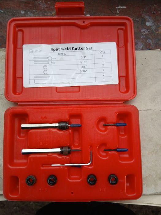 Фрези для висверлюваня зварних точок на автомобілі.