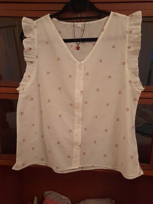 BLUSA branca com estrelas