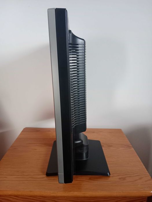 Monitor iiyama ProLite E483S – sprawny, 19"