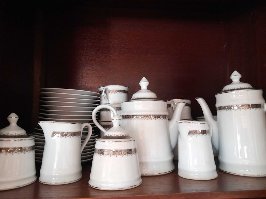 Tea Set with 12 Cups434200468322396162