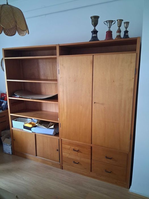 Móvel de quarto com roupeiro em faia