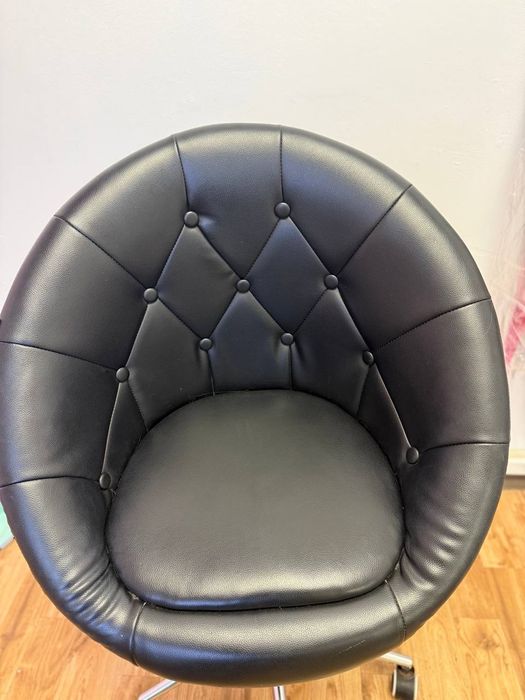 Косметичне/перукарське крісло для салона краси