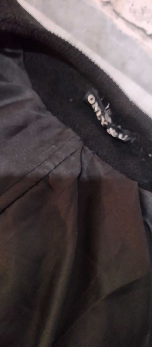 czarna kurtka przejściowa płaszczyk czarny prosty krótki M