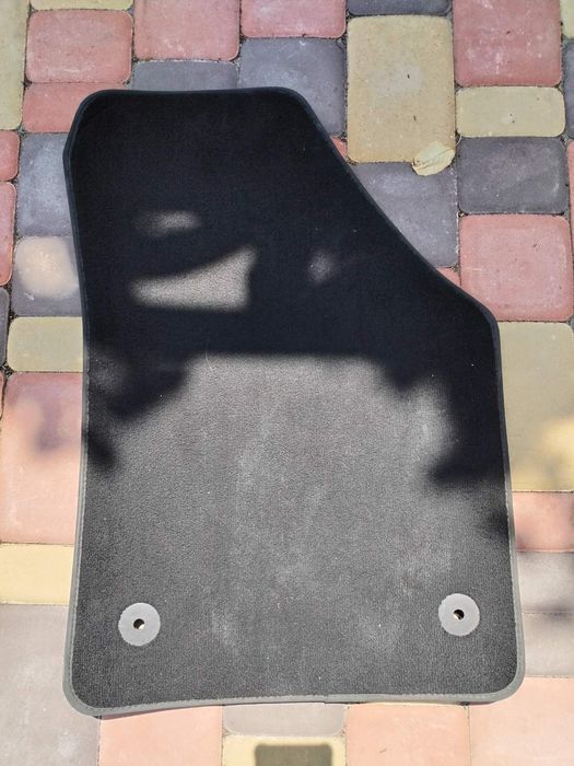 Продам коврики на Фольксваген Туран 2015 года семиместный