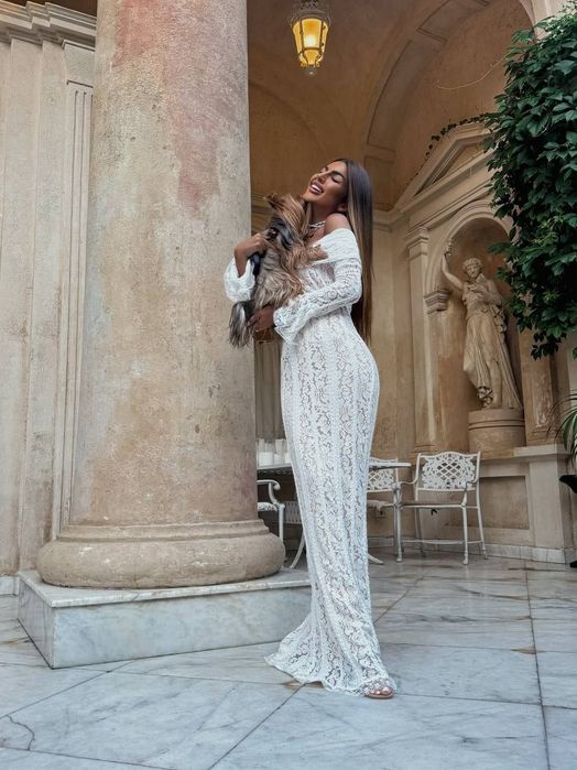 Довга  гіпюрова сукня з відкритими плечима, плаття по фігурі з гіпюру