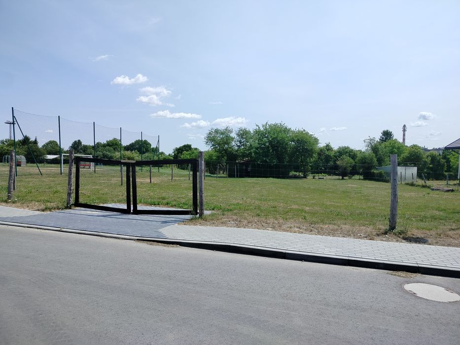 Sprzedam atrakcyjną działkę budowlaną - Widok 2